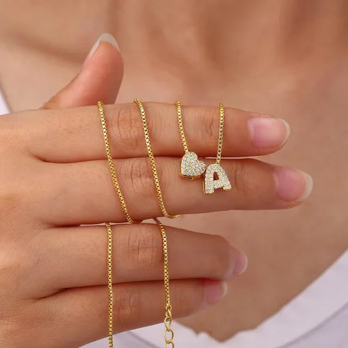 Miniatura 6 de Turandoss Collar con inicial de corazón de oro para mujer, delicado collar de letras de corazón personalizado chapado en oro de 18 quilates, collar