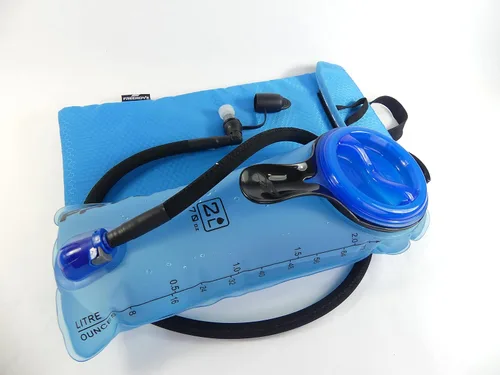 Miniatura 9 de Paquete de hidratación con bolsa de agua de 2L o 3L y bolsa enfriadora > Mantiene la bebida fresca y protege las vejigas > Depósito Camelback