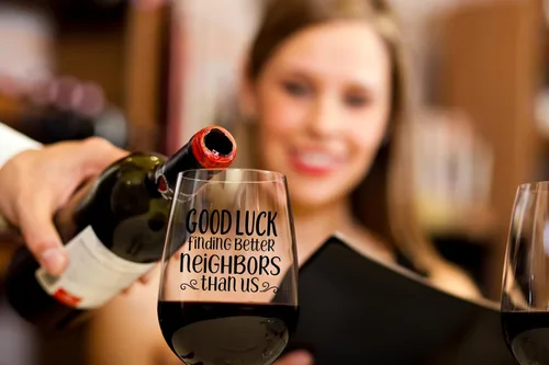 Miniatura 5 de CEDAR CRATE MARKET Regalos divertidos para vecinos, mejores regalos para vecinos, amigos que se mudan, copas de vino divertidas, despedida, copa