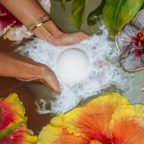 Miniatura 2 de LA SALT CO Joy Bomba de baño, 8 onzas, grande, hecha a mano con ingredientes naturales, sal del Himalaya rica en minerales, libre de crueldad, hecha