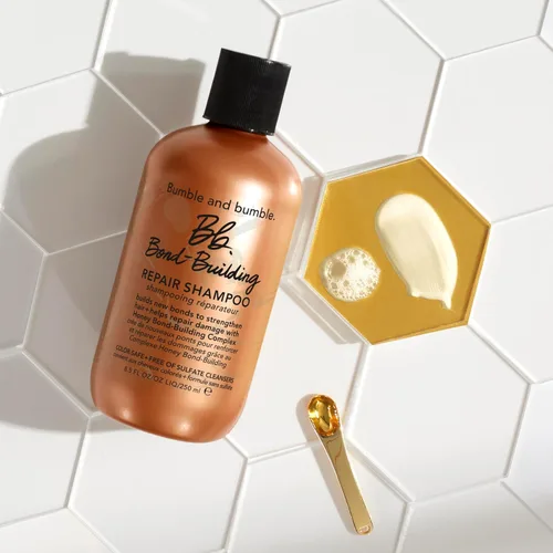 Miniatura 5 de Bumble and bumble. Bond-Building Hair Repair Shampoo Strengthens and Prevents Breakage Smooths Frizz, Adds Shine For Damaged Curly, Wavy