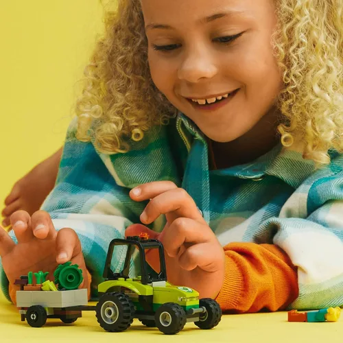 Miniatura 2 de Lego 60390 City Great Vehicles Park Tractor Farmhouse Toy Kit de construcción con animales de juguete, incluye minifigura, a partir de 5 años, idea