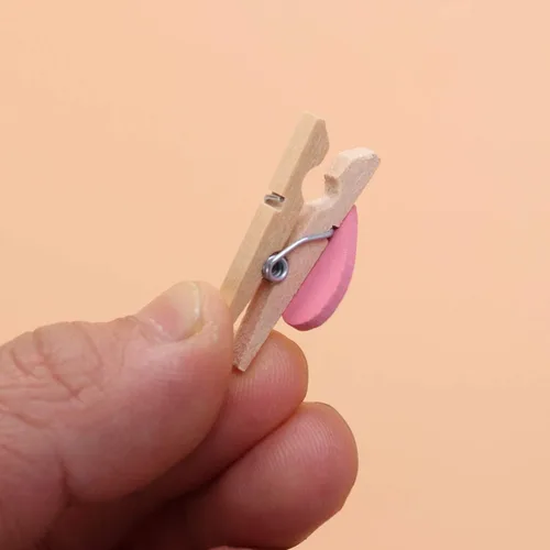 Miniatura 3 de NUOBESTY 50pcs mini pinzas de madera con corazones para boda, decoración del día de San Valentín