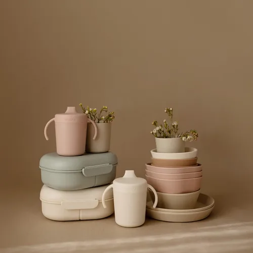 Miniatura 6 de mushie Trainer Sippy Cup Fabricado en Dinamarca Tapa Giratoria Resistente a Fugas y Asas 6 Meses + (Blush)