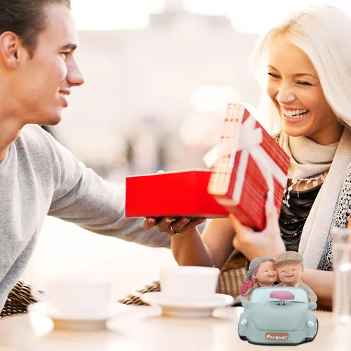 Miniatura 7 de Veemoon Figuras de resina para parejas mayores, decoración de pastel de aniversario de boda, pareja amorosa en el automóvil, estatua para decoración
