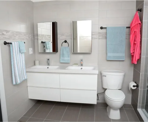 Miniatura 4 de Amazon Basics AB-BR817-OR - Paquete variado de accesorios de baño modernos, toallero, 5 piezas, bronce aceitado