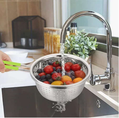 Miniatura 5 de Colador Profundo de Acero Inoxidable Microperforado de 2.5 Quart, Colador de Alimentos de Metal con Asas de Silicona Verde para Drenar Pasta
