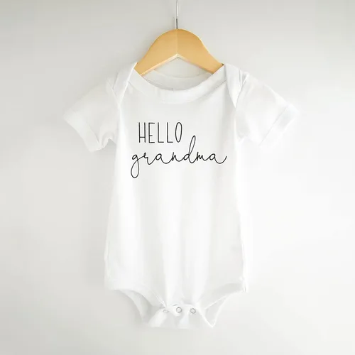 Miniatura 6 de Bump and Beyond Designs Anuncio de embarazo Recién nacido, Hola abuela