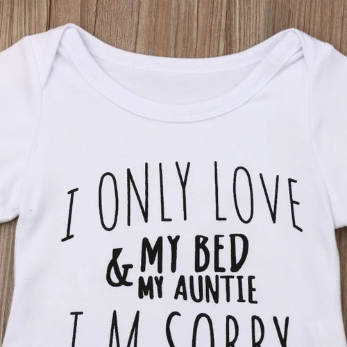 Miniatura 82 de Pañalero para bebé recién nacido, con frase en inglés “Got my mind on my momy”, color gris y blanco, talla 0-18M