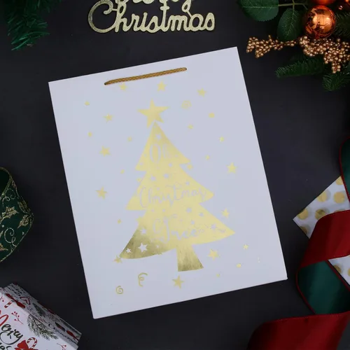 Miniatura 8 de UNIQOOO 12 bolsas de regalo grandes de papel de aluminio dorado blanco y metálico, 4 diseños surtidos de copos de nieve de árbol de Navidad