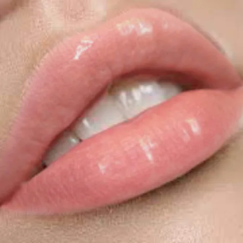 Miniatura 6 de By The Clique Brillo de labios rosa prémium Blushing Bride..