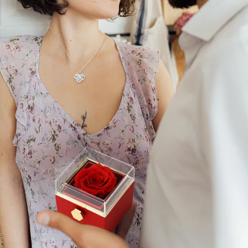 Miniatura 4 de Rotate Preserved Red Rose Box Regalos con collar plateado Forever Flower Rose Navidad, cumpleaños, Día de San Valentín, regalos para mujer, mamá