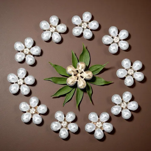 Miniatura 6 de 30 piezas chapadas en plata de 5 pétalos, cuentas de flores de diamantes de imitación, botón de adorno para ropa hecha a mano, zapatos, sombreros
