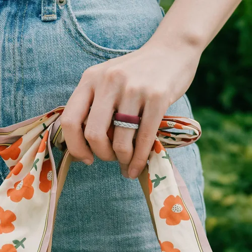 Miniatura 64 de Egnaro Anillos de boda de silicona para ella, conjuntos de novia de goma para mujer, bandas finas, diseño trenzado de hojas apilables con ranuras