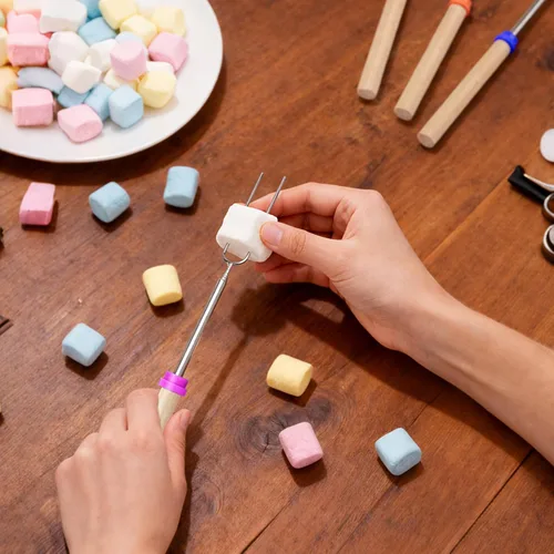 Miniatura 9 de HOOPLE Varillas para asar malvaviscos de 32 pulgadas, accesorios de campamento para pincho Smores. Tenedores extensibles de acero inoxidable