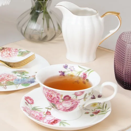 Miniatura 3 de Gracie Bone China Climbing Roses - Taza de té y platillo de 8 onzas (juego de 2), rosa