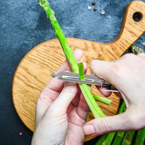 Miniatura 5 de Paquete de 3 peladores de verduras para cocina, pelador de papas y frutas de acero inoxidable con mango ergonómico de fácil agarre, apto