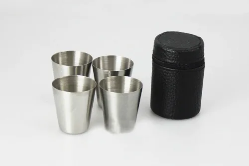 Miniatura 2 de Yueton® Juego de 4 vasos de chupito de acero inoxidable con estuche de transporte de cuero negro (1.0 fl oz)