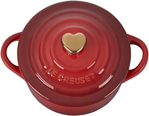 Miniatura 2 de Le Creuset Gres Mini redondo Cocotte, 8oz., Cerise con perilla de corazón dorado
