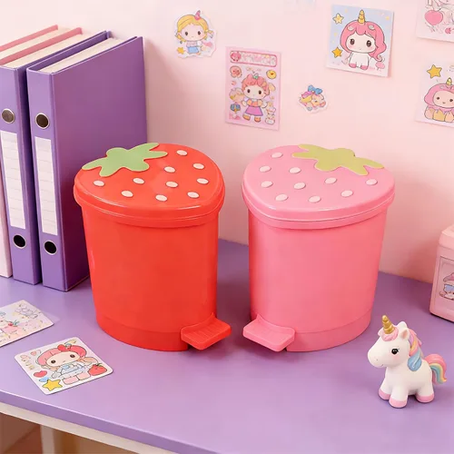 Miniatura 3 de Bote de Basura de Fresa, Bote de Basura de Plástico Lindo de 1 Galón para Escritorio Kawaii Pequeño Bote de Basura de Fresa para Dormitorio con 2