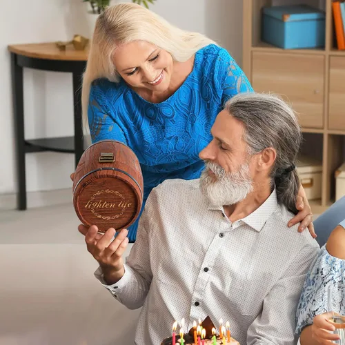 Miniatura 7 de LIGHTEN LIFE Old Lives Matter - Vaso de cerveza de 16 onzas, regalo único de anciano, en caja de barril valioso, vaso de cerveza de cumpleaños