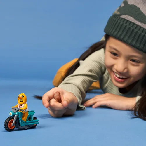 Miniatura 3 de LEGO City Chicken Stunt Bike 60310 Kit de construcción; divertido juguete genial para niños (10 piezas)