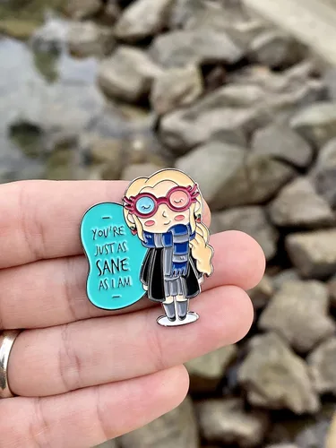 Miniatura 7 de ThePinkiePin Lovegood Luna - Pin esmaltado Con 2 embragues de mariposa Pin de solapa para mochilas, mujeres, colección y exhibición Mercancía