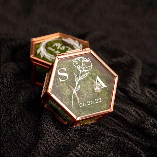 Miniatura 6 de Getname Necklace Caja de anillo de vidrio hexagonal personalizada con musgo para ceremonia de boda, caja de anillo de compromiso de cumpleaños