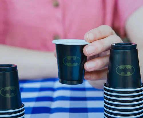 Miniatura 4 de Silver Buffalo DC Comics Batman - Paquete de 20 mini vasos desechables de plástico para fiestas, 2 onzas