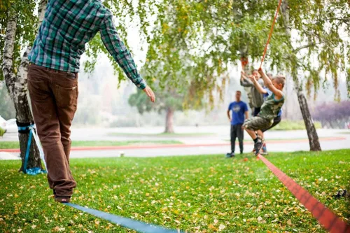 Miniatura 5 de Kit de Slackline ZenMonkey con línea de entrenamiento superior, entrenador de brazo, protectores de árbol, bolsa de transporte de tela