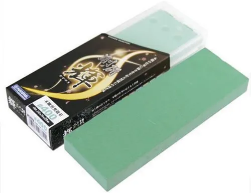 Naniwa NK-2204 Kagayaki - Afilador para uso profesional #400 con estuche de almacenamiento 8.3 x 2.8 x 0.8 pulgadas (8.268 x 2.756 x 0.787 in)