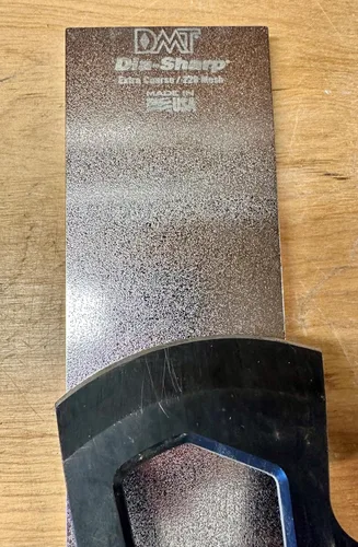 Miniatura 8 de DMT D8X Diamond Dia-Sharp Piedra de Banco, Afilador de Cuchillos - Extra Grueso (220) Afilado Plano, Fabricado en los Estados Unidos 8" x 3" x 0.38