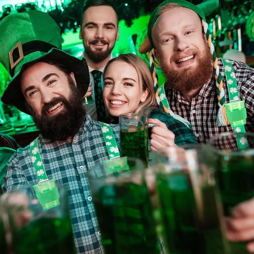 Miniatura 4 de Geyoga 3 juegos de tirantes verdes para el día de San Patricio tirantes elásticos ajustables para hombre con clips trébol con copas y alfileres