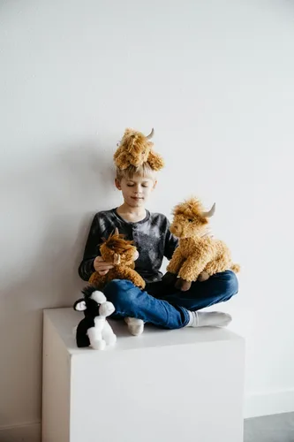 Miniatura 2 de The Petting Zoo Highland Cow Peluche de peluche, regalos para niños, animales salvajes de la vida silvestre, vaca rubia, 12 pulgadas