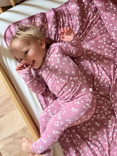Miniatura 27 de GUNAMUNA Pijama unisex convertible ultrasuave para bebé, mameluco con cremallera para pañales, recién nacido a 24 meses