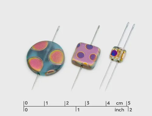 Miniatura 2 de 1.75 oz (50g) Mezcla de cuentas únicas de vidrio checo Bohemia prensadas, azul violeta rosa vitrail Sliperit, con patrón de puntos, mate y FAN Mix