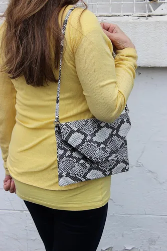Miniatura 6 de LONI Bolso de embrague de piel de serpiente falsa con estilo grande para mujer