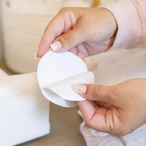 Miniatura 9 de Regalo Baby Basics - Cambiador antideslizante para bebés con sistema patentado de fácil agarre, funda resistente al agua, compatible con fundas