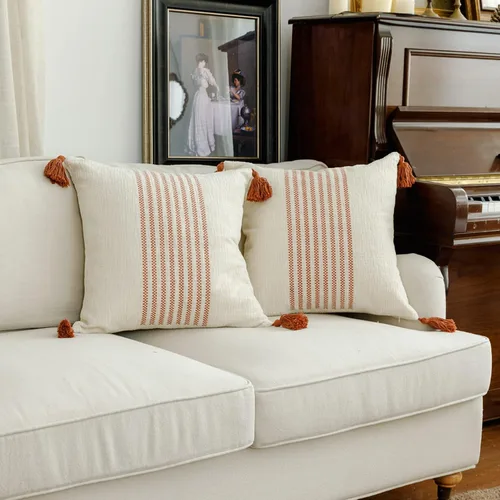Miniatura 9 de IKATYARN Juego de 2 fundas de almohada de felpilla suave con borlas, 18 x 18 pulgadas, color beige y blanco roto bordados, funda de cojín moderna
