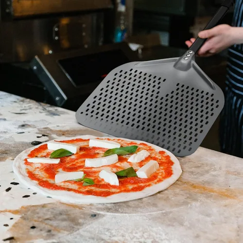 Miniatura 8 de G.a HOMEFAVOR Cáscara de pizza perforada de 14 x 17 pulgadas, 35 pulgadas en total, rectangular de aluminio para torneado de pizza con mango