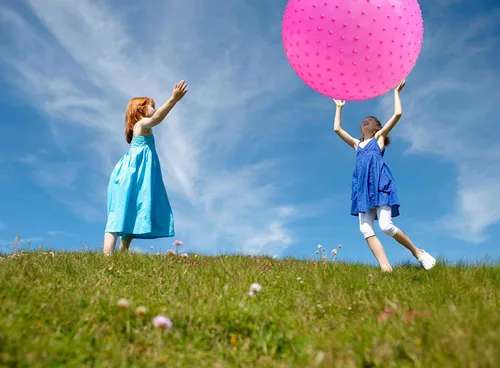 Miniatura 4 de Pelota de masaje sensorial grande para niños, 33.5 pulgadas, 3.1 libras, pelota de ejercicio inflable rosa para niños pequeños, bolas inflables 1