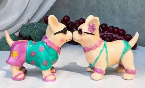 Miniatura 3 de Ebros Gift Vacaciones, playa, luna de miel, amantes de la luna de miel, besos, chihuahua, pareja, perros, con sombrillas, bikini, chanclas, salero