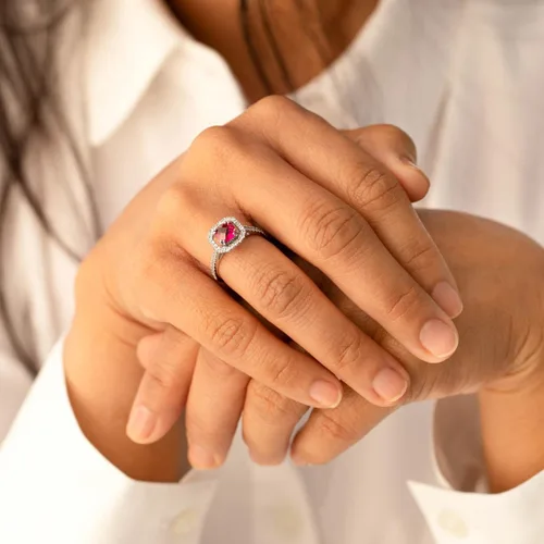 Miniatura 2 de Peora Anillo de rubí creado para mujer, oro blanco de 14 quilates con topacio blanco auténtico, corte de cojín de 1 quilate de 0.23 pulgadas, diseño