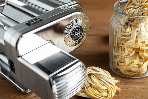 Miniatura 3 de MARCATO Hecha en Italia Atlasmotor 110V Máquina Eléctrica para Hacer Pasta, Acero Cromado. El Set Incluye Atlas 150, manivela manual, abrazadera
