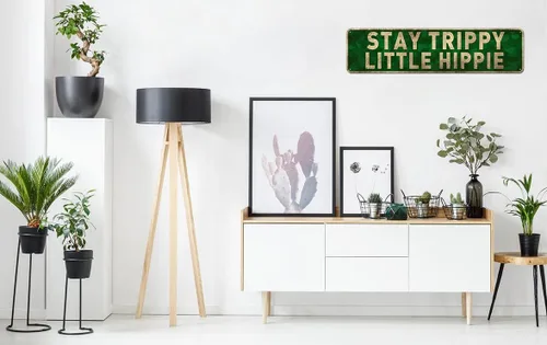Miniatura 6 de Cartel de hojalata divertido – Letrero de estaño con texto en inglés «Stay Trippy Little Hippie», letreros de metal retro para decoración de pared