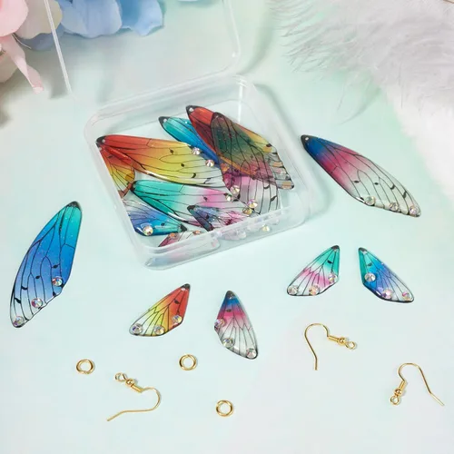 Miniatura 7 de FASHEWELRY 16 aretes de resina con alas de libélula y arco iris, mariposa, colgantes, alas de hada, coloridos dijes con ganchos para aretes, anillos