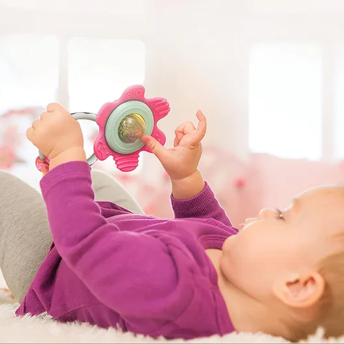 Miniatura 3 de Infantino Spin & Teethe - Sonajero gomoso de flores rosadas, fácil de agarrar, anillos masticables, pétalos multitexutre, centro de bola de rodillo