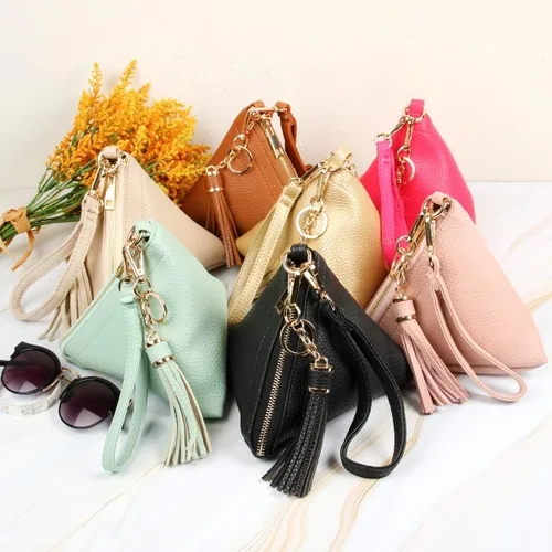 Miniatura 7 de Bolso de mano triangular de cuero vegano Bolsa de cóctel de noche piramidal correa desmontable y dije de borla talla única