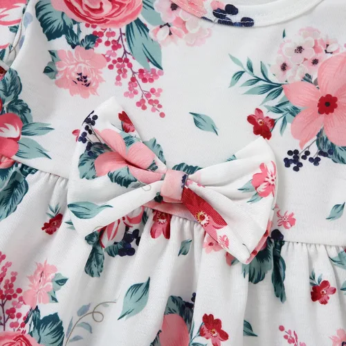 Miniatura 6 de SANMIO Conjunto de ropa para niña, lindo conjunto de camiseta floral con mangas con volantes y pantalones de mezclilla rasgados