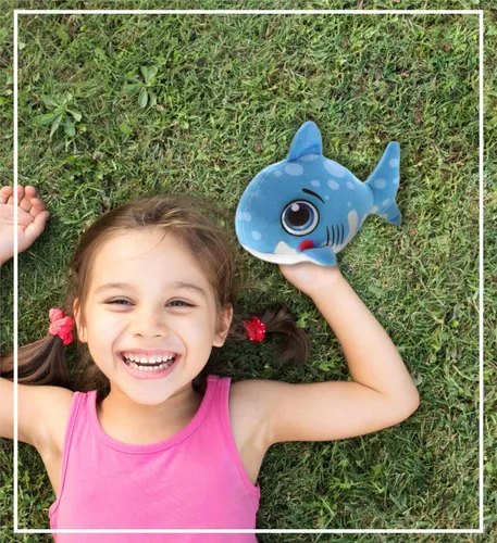 Miniatura 7 de DolliBu Juguete de peluche de tiburón azul, para niños y adultos, regalos de abrazo de tiburón, lindos animales de peluche para niños pequeños